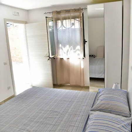 فندق مبيت وإفطار A Due Passi Sorrento *