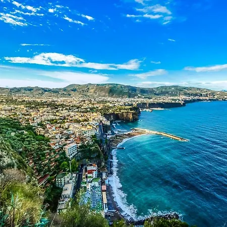 فندق مبيت وإفطار A Due Passi Sorrento سانتّانييلّو